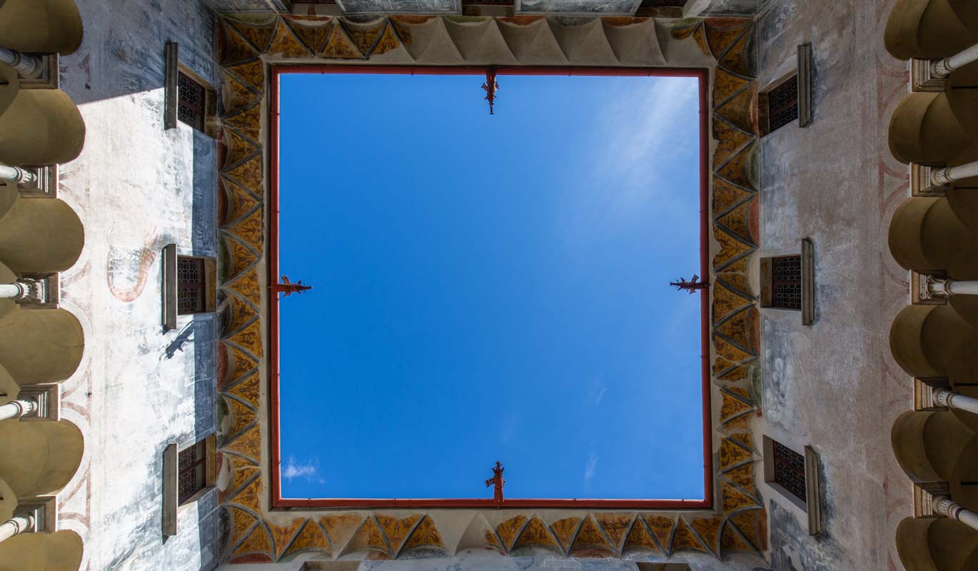 Palazzo Besta cortile interno