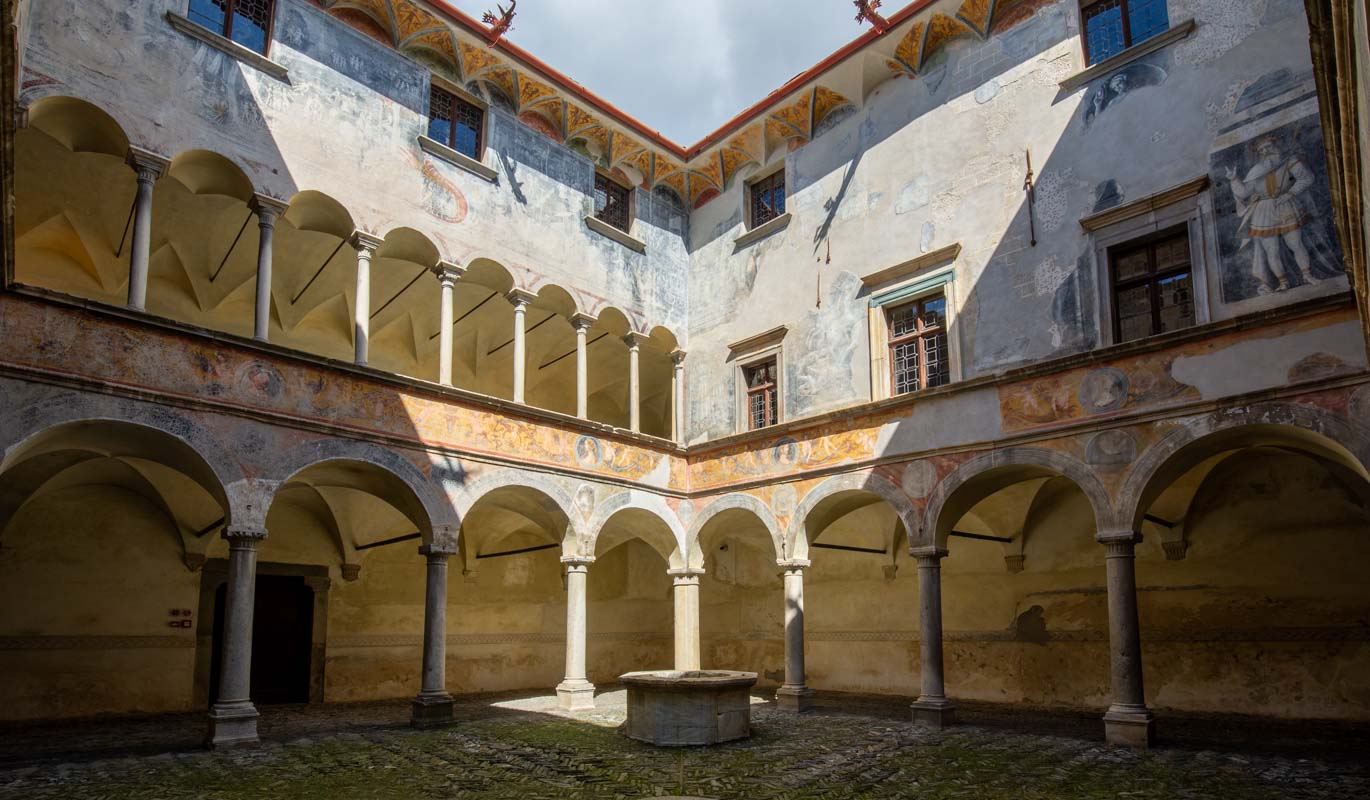 Palazzo Besta cortile interno