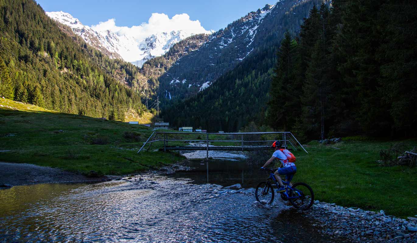 Guado in Val Caronella con e-bike